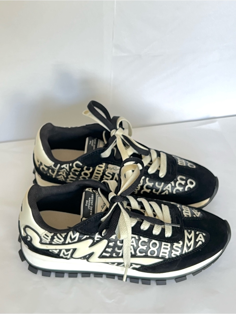 The Marc Jacobs The Jogger Monogram Leather Sneakers Black/Cream EU 39 - Picture 8 of 14